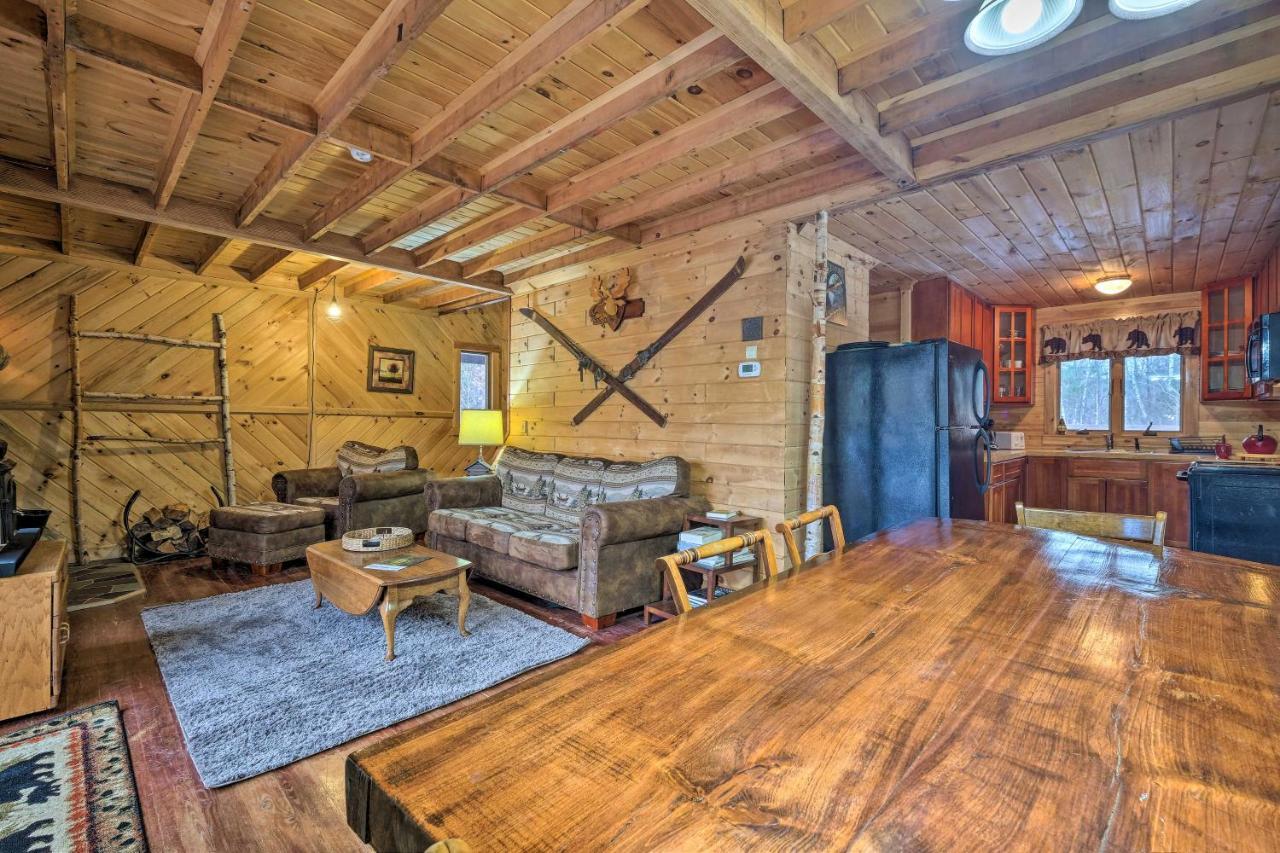 Secluded Johnsburg Retreat With Hot Tub And Fire Pit Villa ภายนอก รูปภาพ