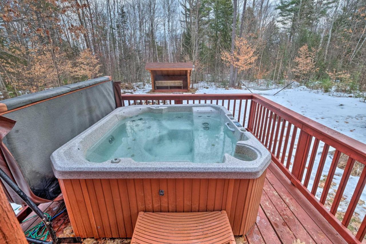 Secluded Johnsburg Retreat With Hot Tub And Fire Pit Villa ภายนอก รูปภาพ