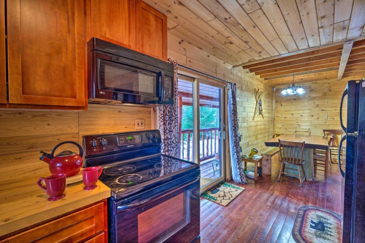 Secluded Johnsburg Retreat With Hot Tub And Fire Pit Villa ภายนอก รูปภาพ