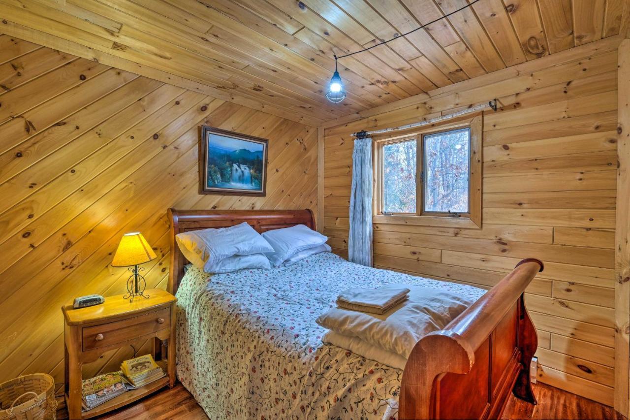 Secluded Johnsburg Retreat With Hot Tub And Fire Pit Villa ภายนอก รูปภาพ